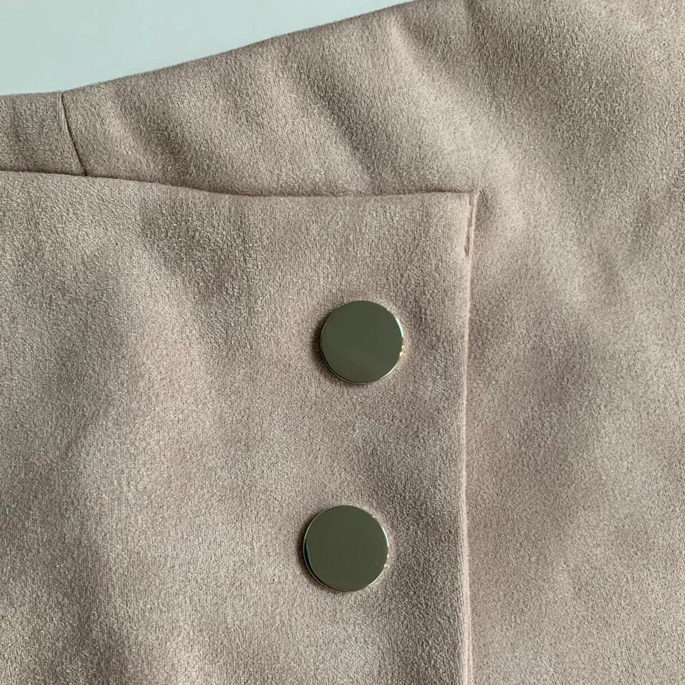 Charlotte Russe stretchy faux suede beige blush skort Size Large